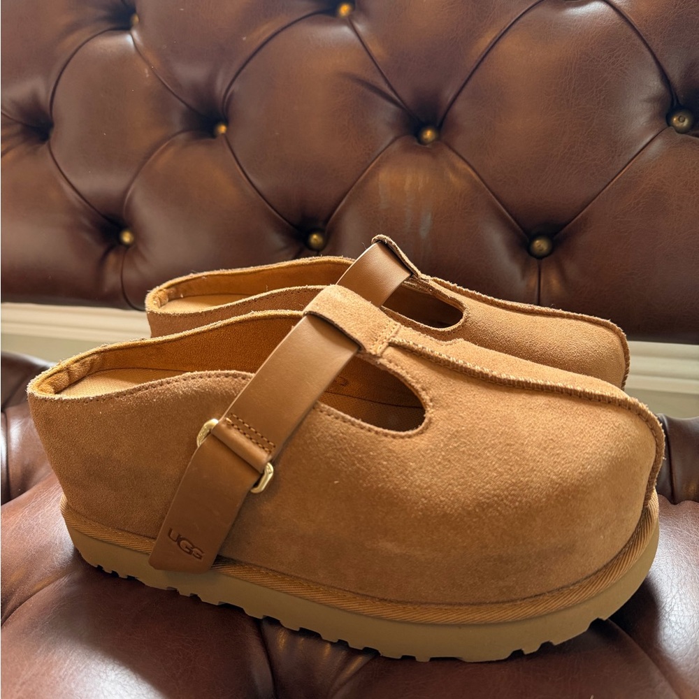 UGG Tan Suede Women's Platform Shoes - Picture 5 of 5